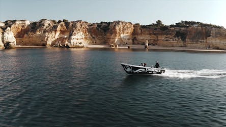 Tour privato in barca all’alba o al tramonto delle Grotte di Benagil